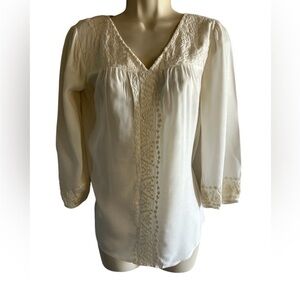 Lucky brand cream color 3/4 sleeve top with V neck size M